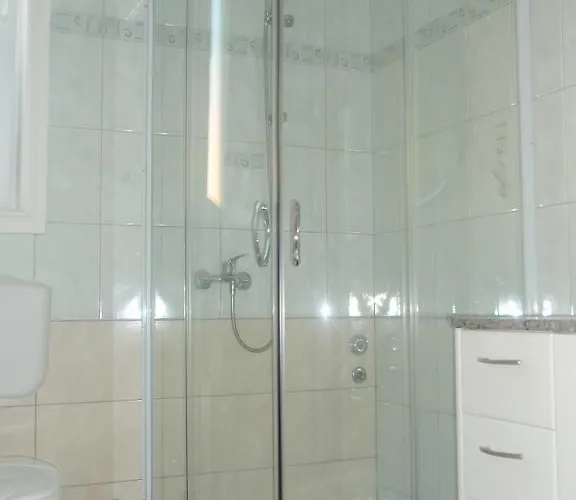 ゲストハウス Emma 3*